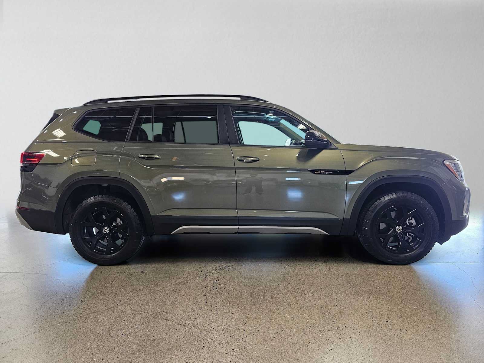 Used 2026 Volkswagen Atlas Peak Edition AWD/4WD image 2