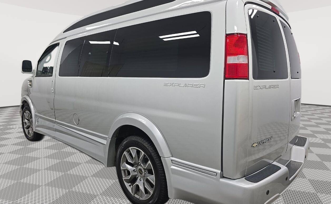 Used 2023 Chevrolet Express 2500 RWD image 12