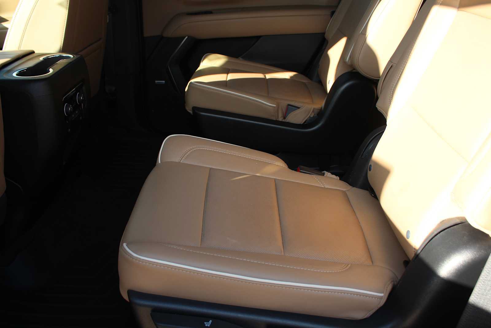 Used 2023 Chevrolet Tahoe Premier AWD/4WD image 29