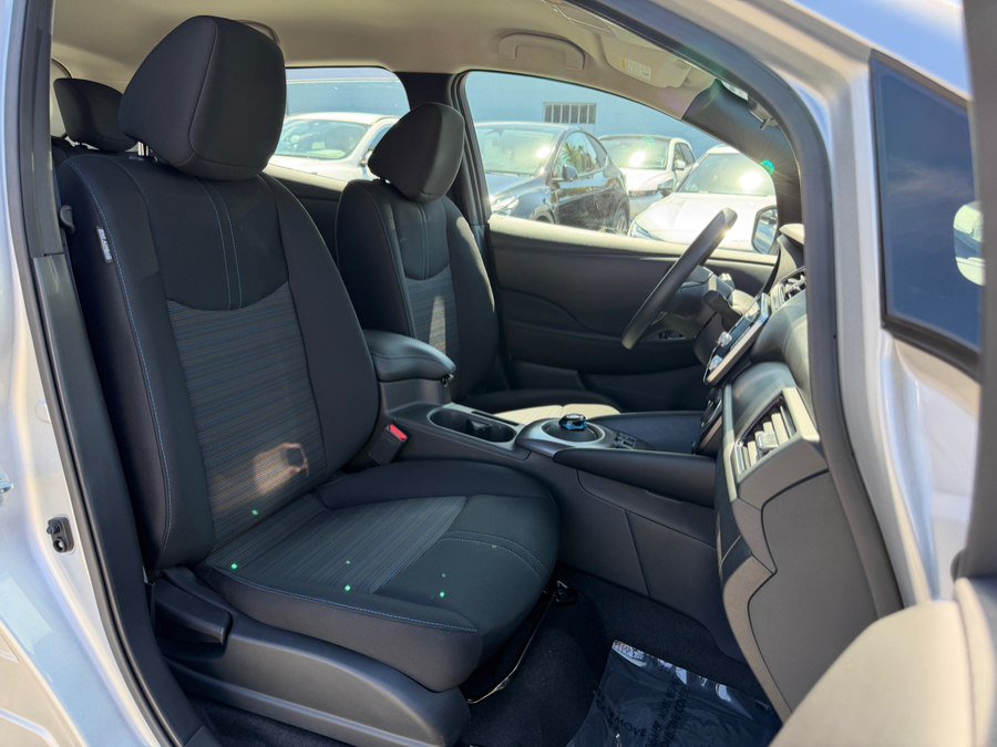 Used 2025 Nissan Leaf S FWD image 31