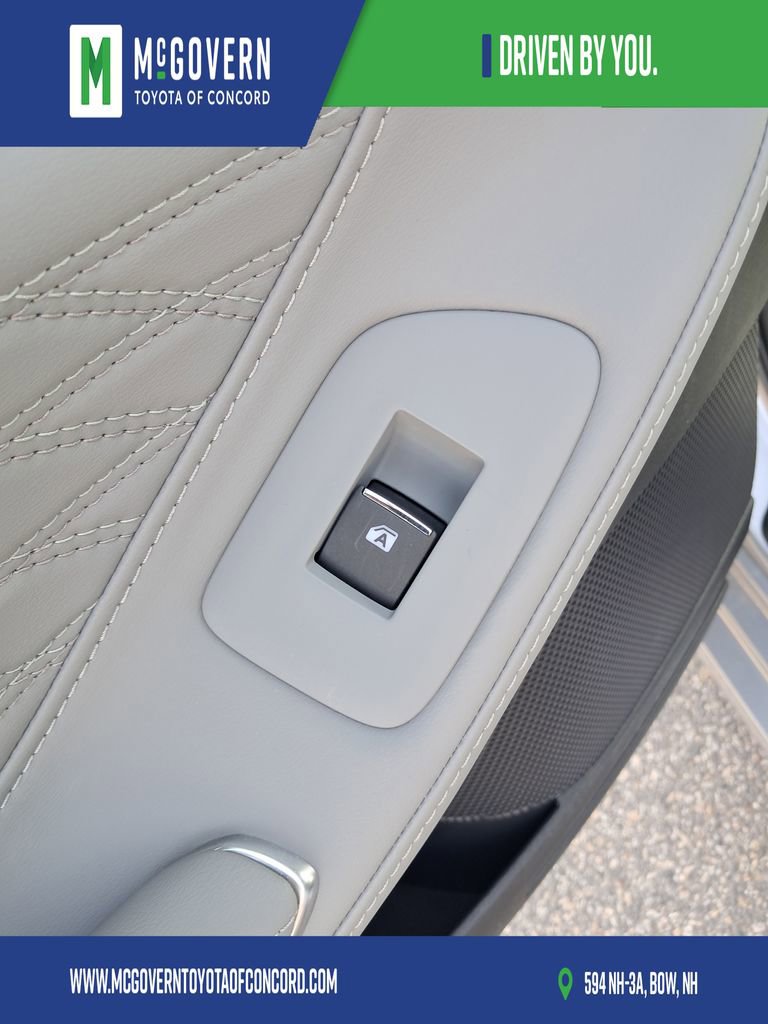 Used 2019 Toyota Avalon Limited w/ Advanced Safety Package image 18