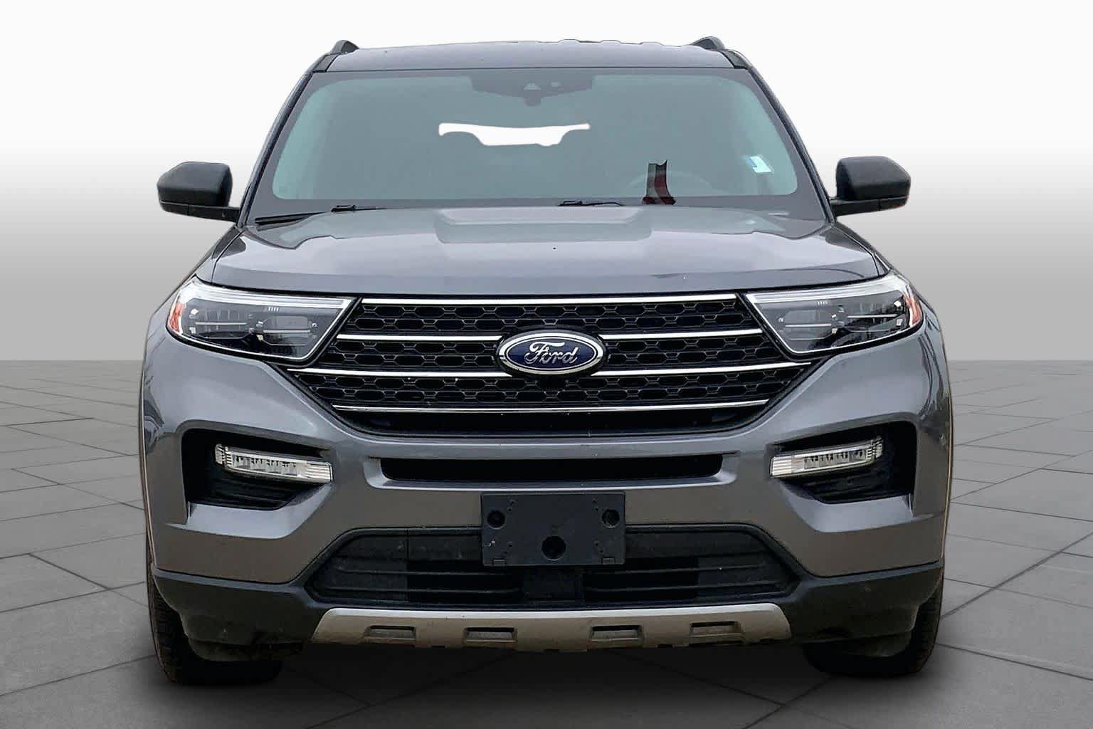 Used 2021 Ford Explorer XLT w/ Equipment Group 202A RWD image 4