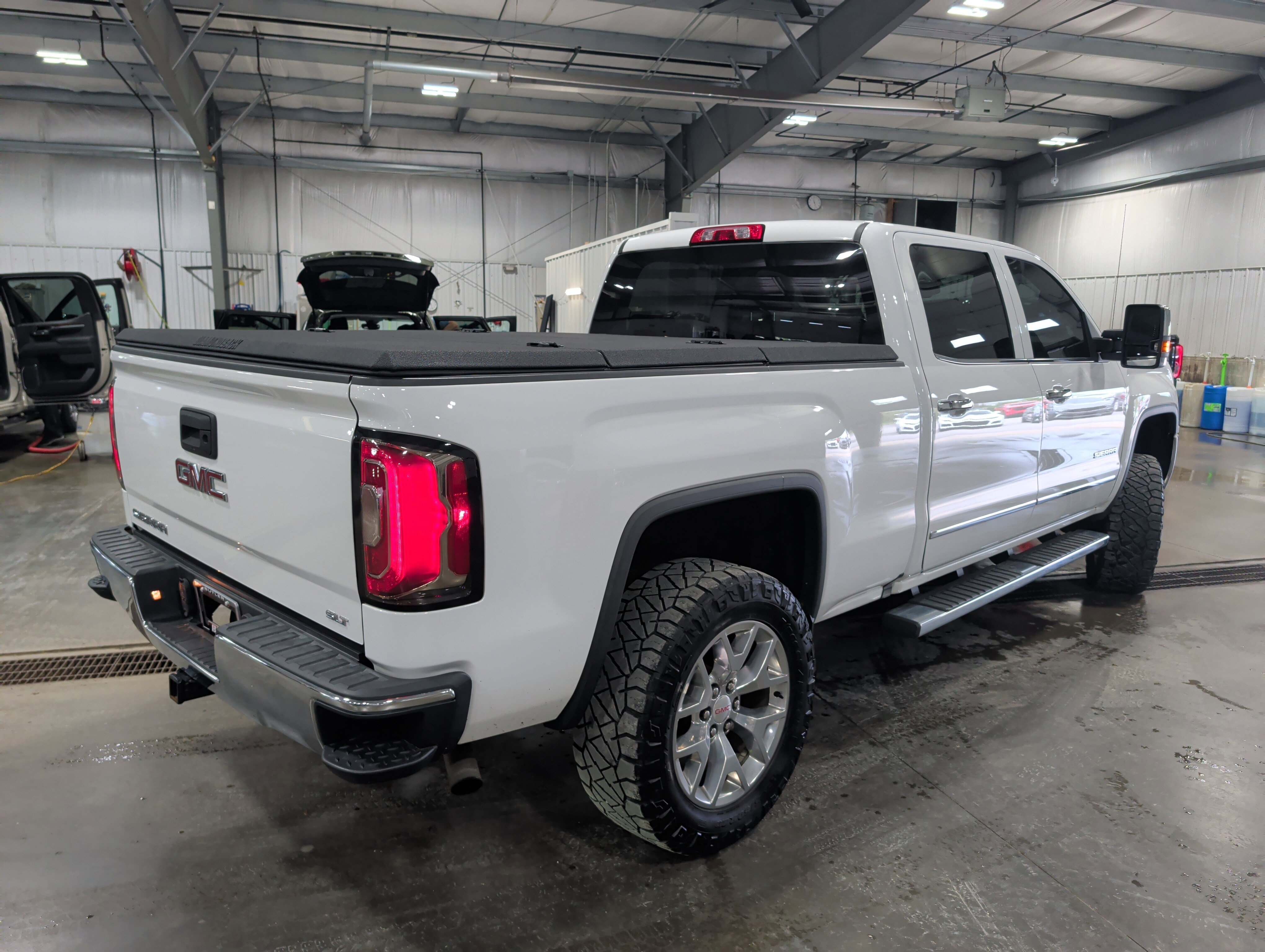 Used 2018 GMC Sierra 1500 SLT w/ SLT Premium Package AWD/4WD image 3