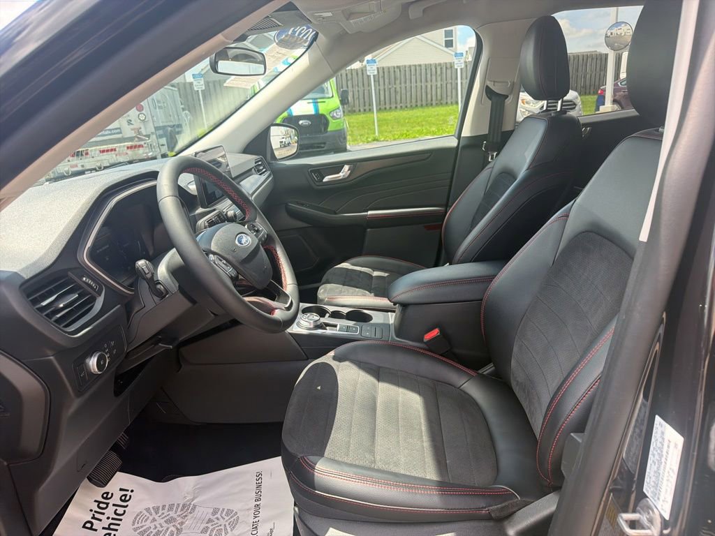 Used 2022 Ford Escape SEL w/ SEL Stealth AWD Package image 21