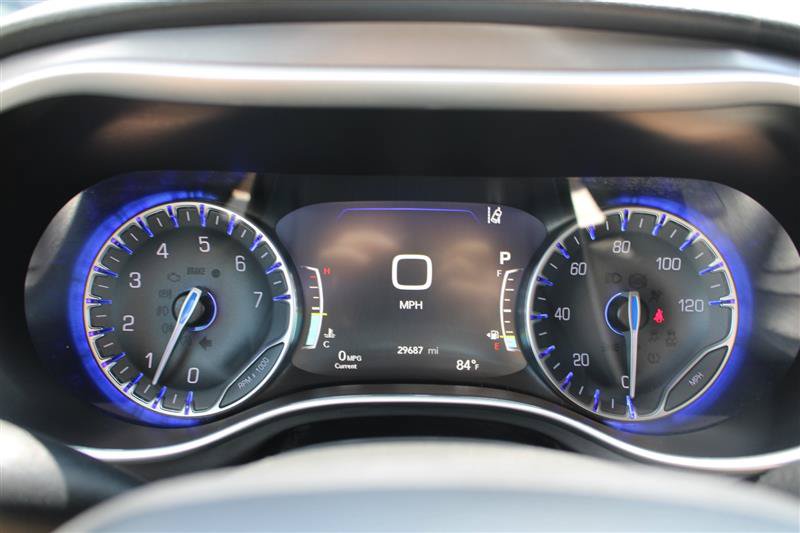 Used 2025 Chrysler Pacifica Select FWD image 18