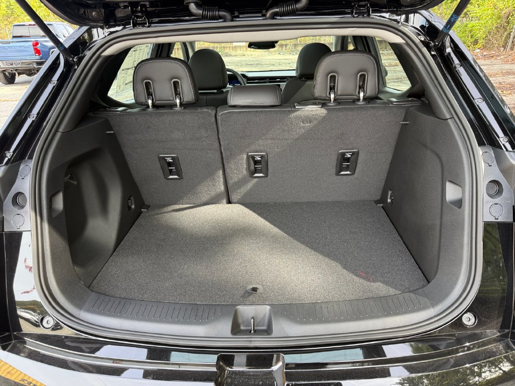 New 2027 Chevrolet Bolt LT w/ Dual Panel Sunroof Package FWD image 26