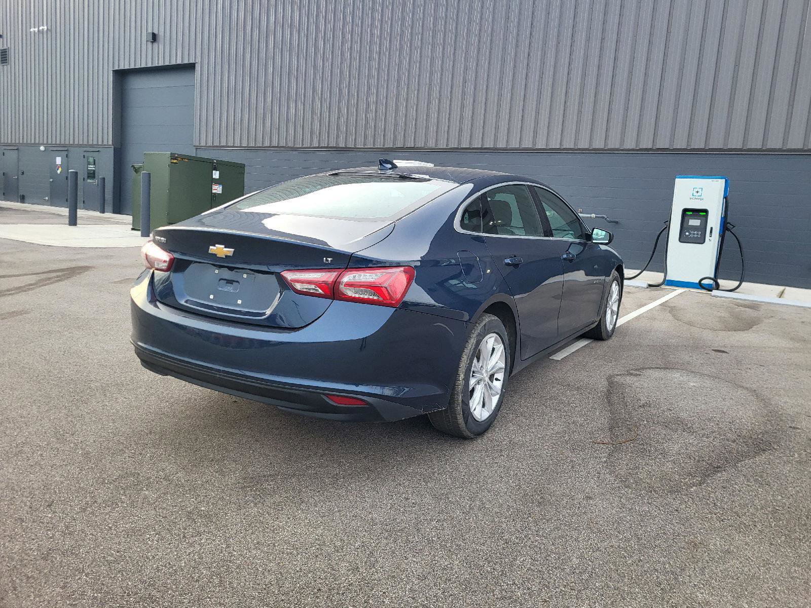 Used 2022 Chevrolet Malibu LT image 3