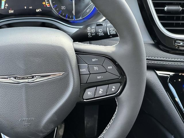 New 2025 Chrysler Pacifica Limited w/ Uconnect Theater Family Group image 10