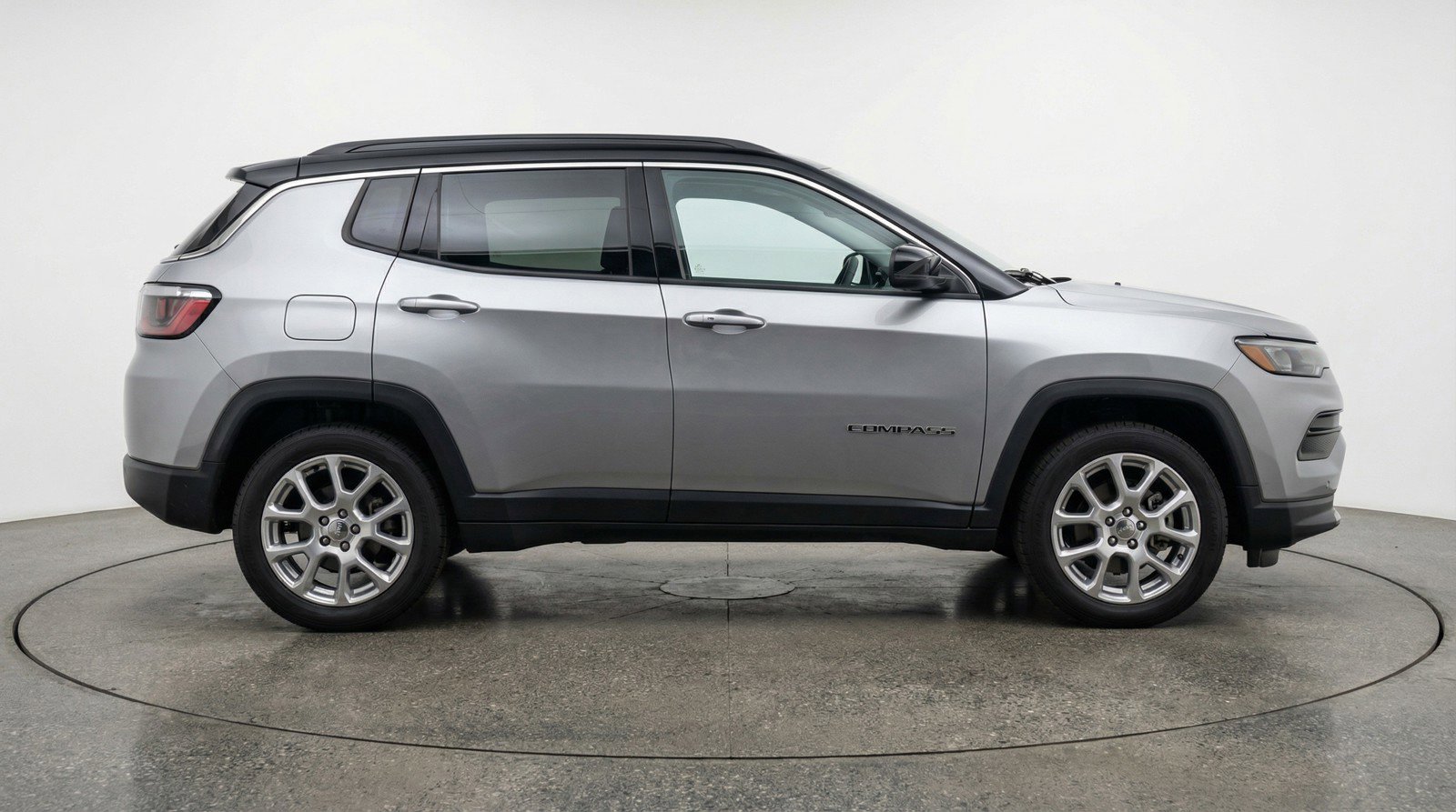 Used 2025 Jeep Compass Limited image 11