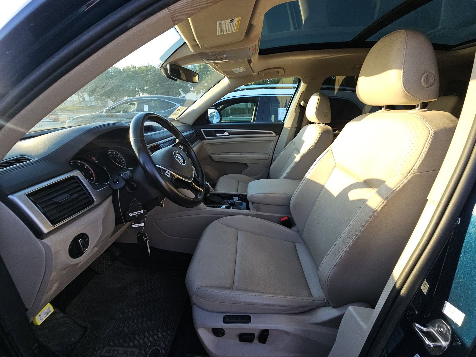 Used 2018 Volkswagen Atlas SEL AWD/4WD image 13