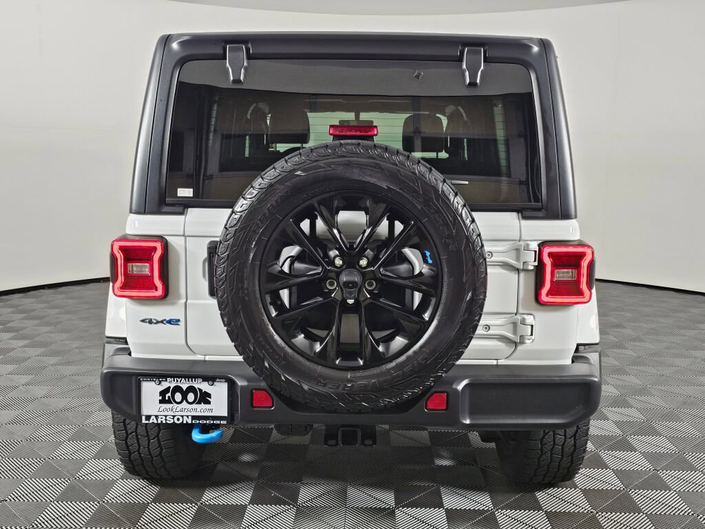 Used 2023 Jeep Wrangler Unlimited Sahara w/ Cold Weather Group AWD/4WD image 4