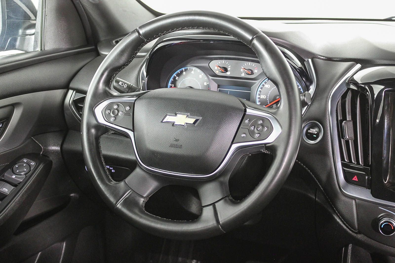 Used 2023 Chevrolet Traverse LT image 16