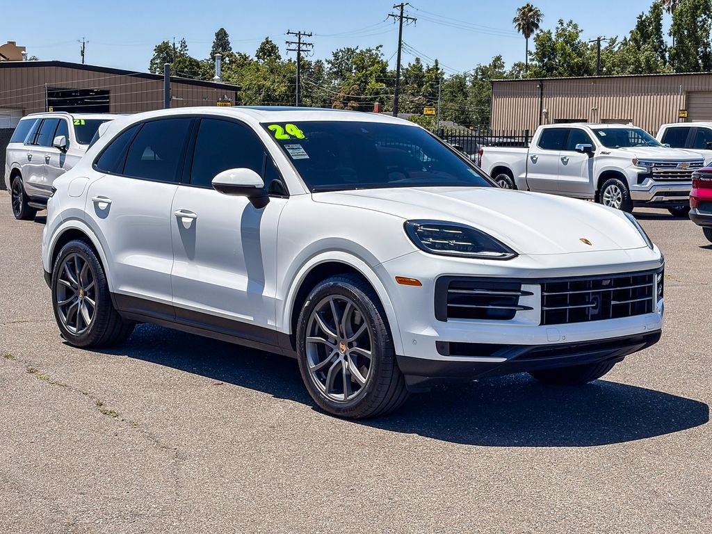 Used 2024 Porsche Cayenne AWD/4WD image 5