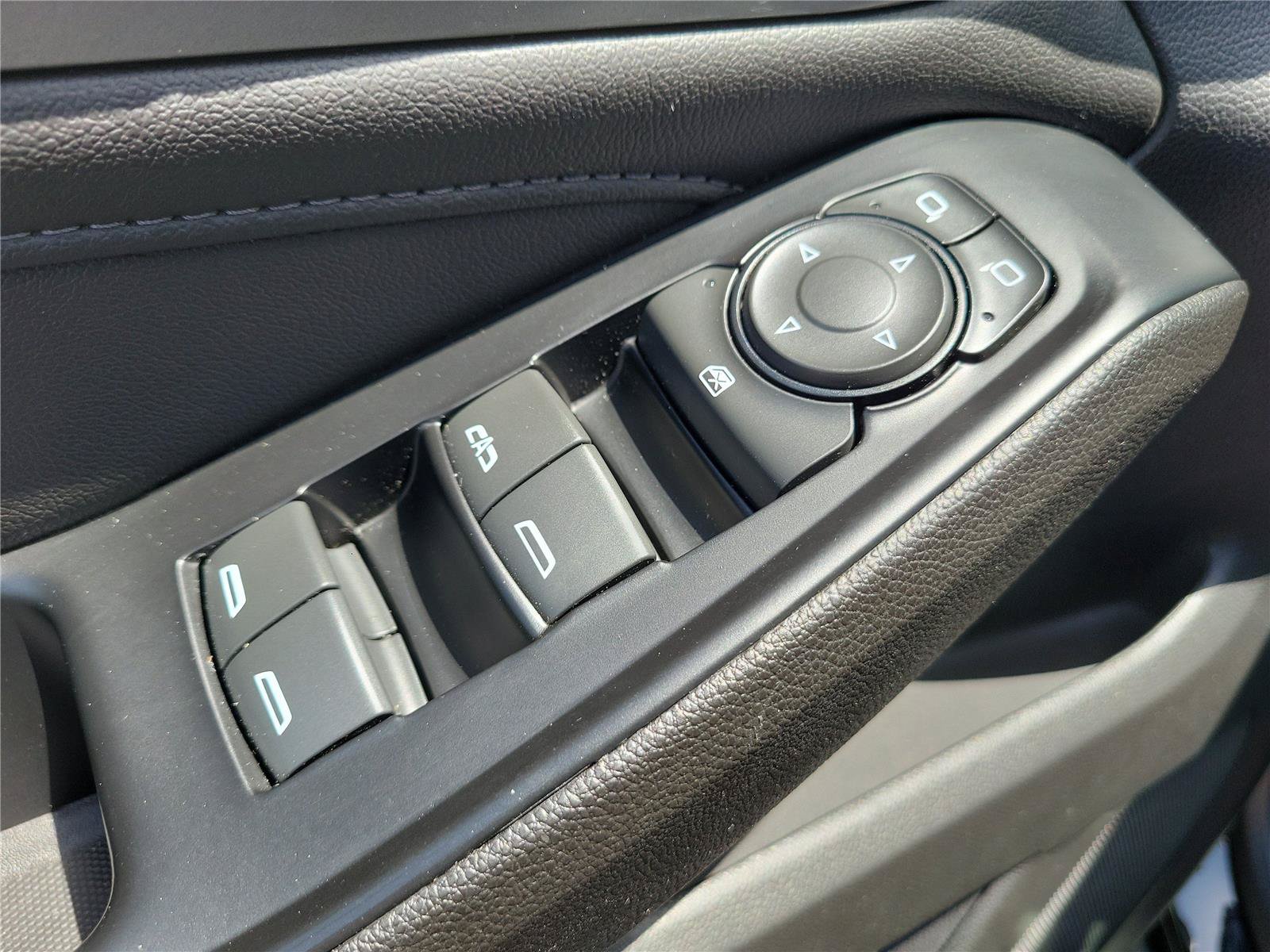 Used 2022 Chevrolet Traverse LT FWD image 23