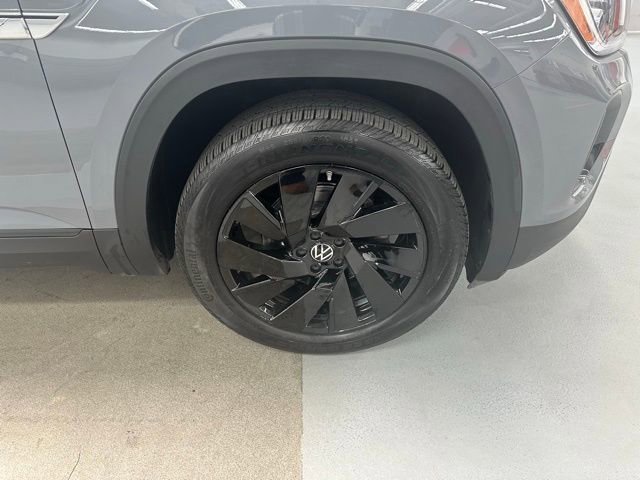 Used 2024 Volkswagen Atlas Cross Sport SE w/ Black Wheel Package AWD/4WD image 13