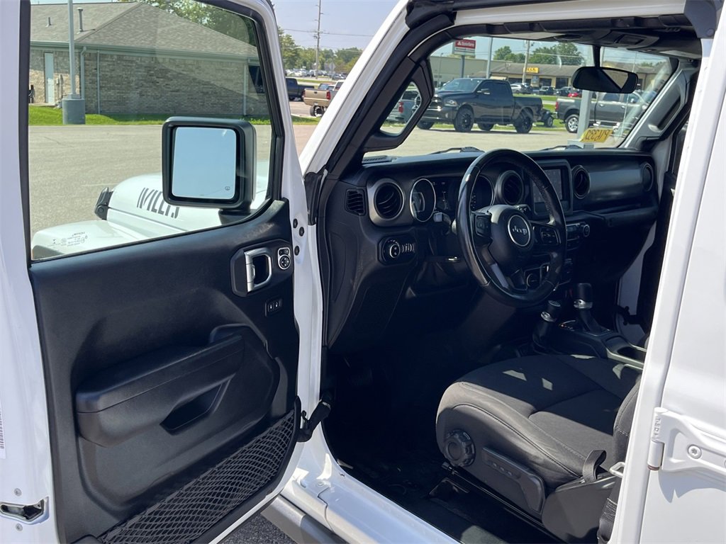 Used 2021 Jeep Gladiator Willys image 12