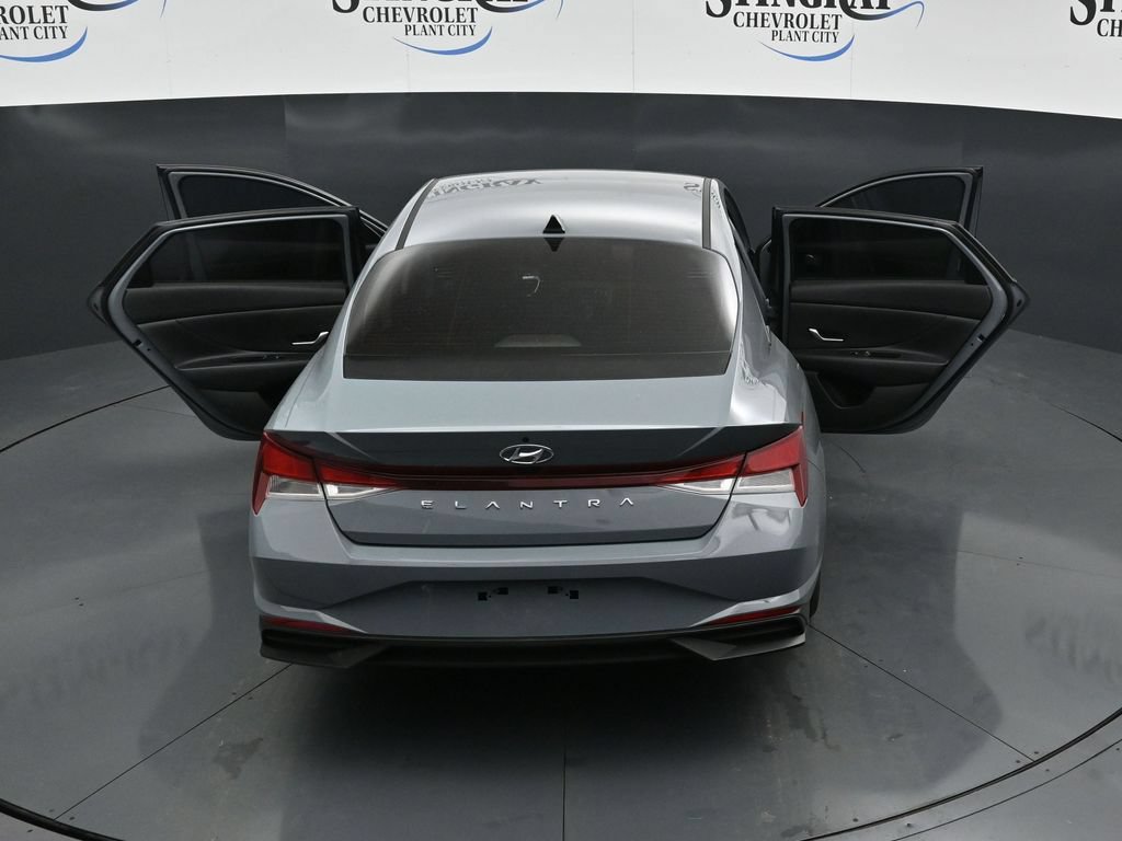 Used 2023 Hyundai Elantra SEL w/ Preferred Accessory Package FWD image 35
