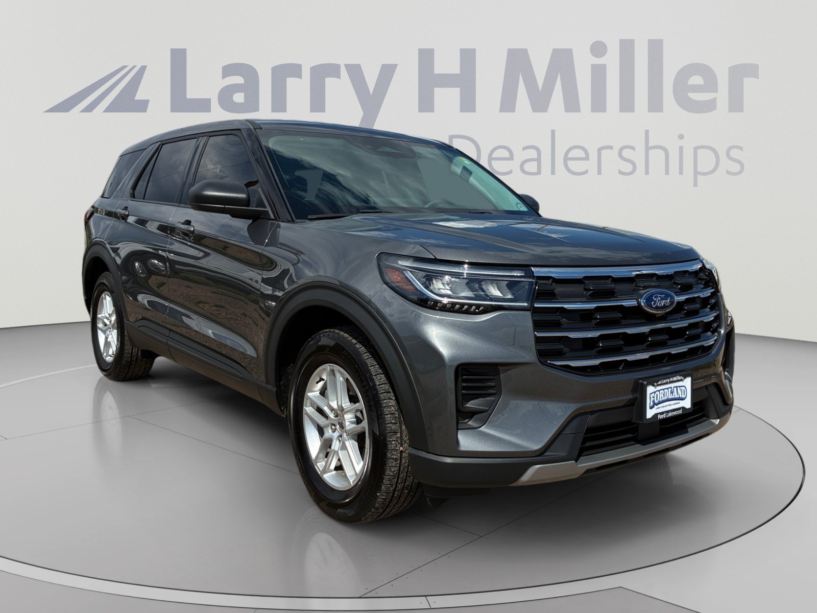 Used 2026 Ford Explorer Active AWD/4WD image 7
