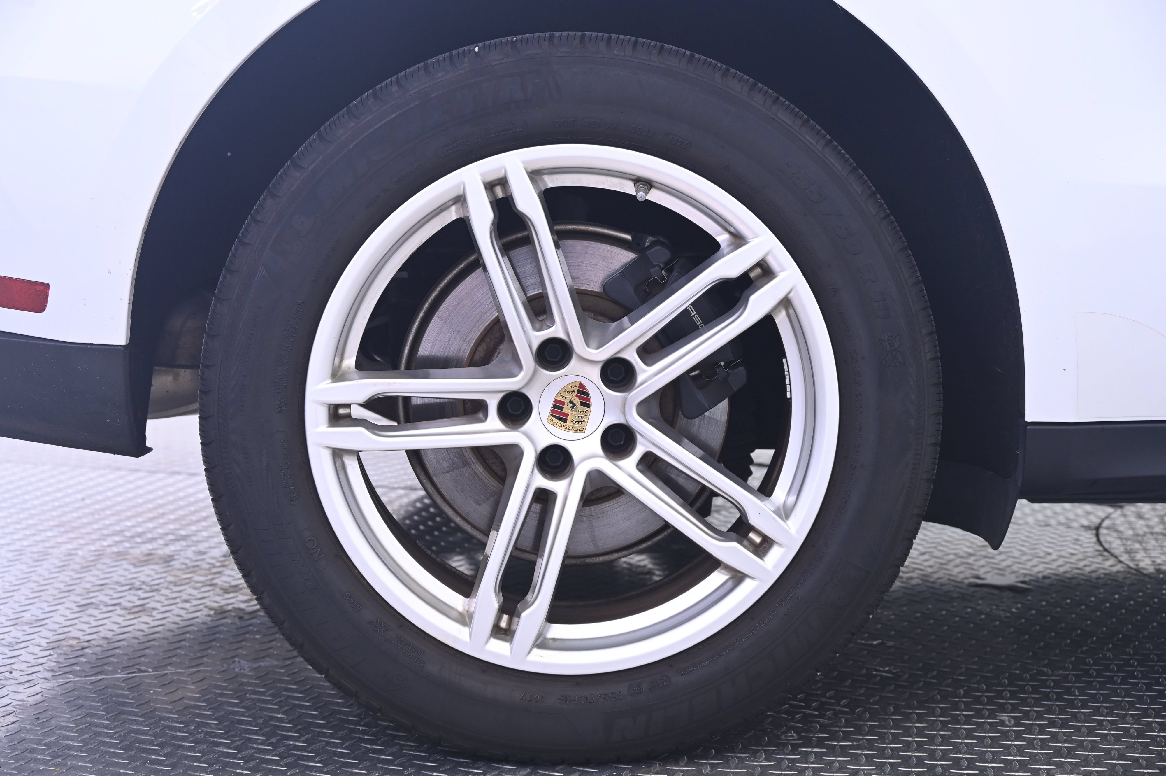 Certified 2023 Porsche Macan AWD/4WD image 13