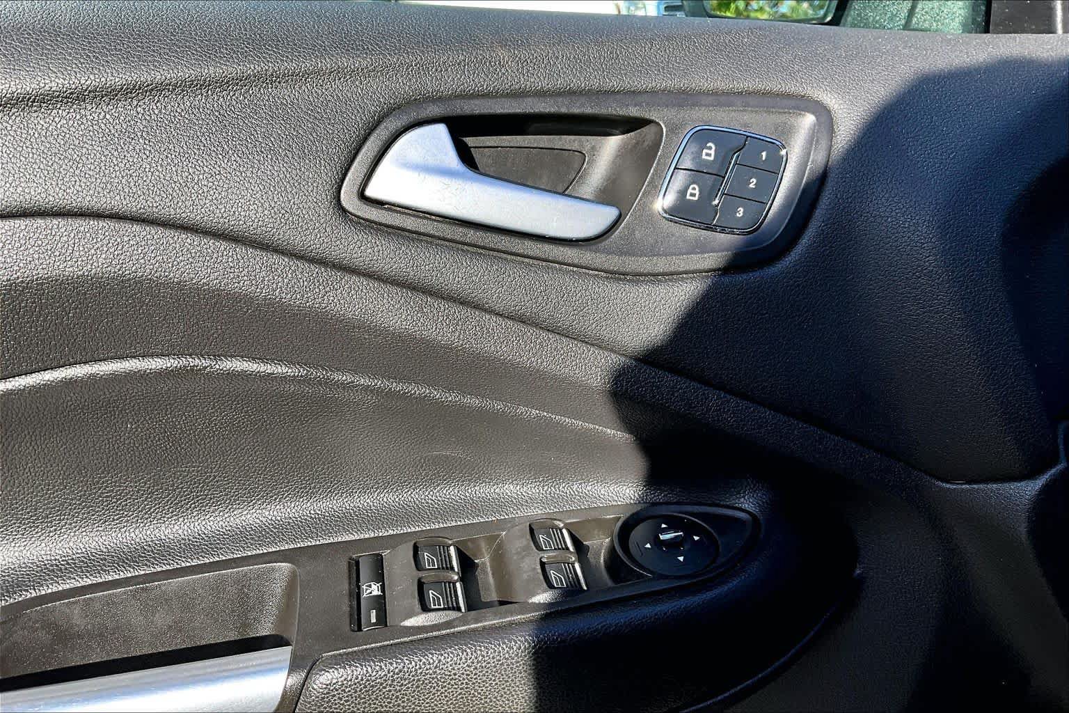 Used 2015 Ford Escape Titanium w/ Equipment Group 301A AWD/4WD image 32