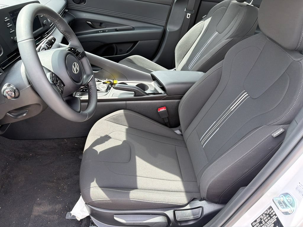Certified 2025 Hyundai Elantra Sport FWD image 9