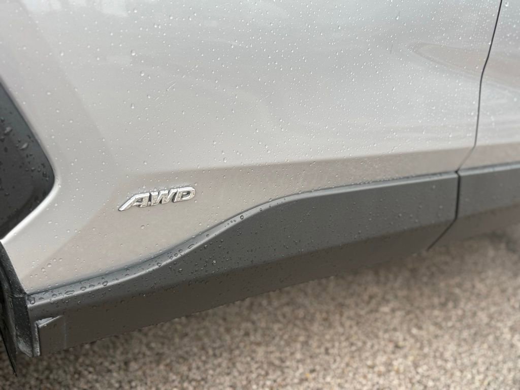 Used 2022 Toyota RAV4 Limited AWD/4WD image 3