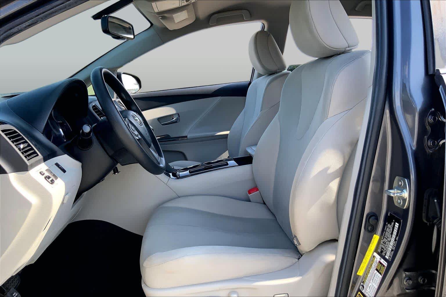 Used 2013 Toyota Venza LE w/ LE Convenience Pkg FWD image 8