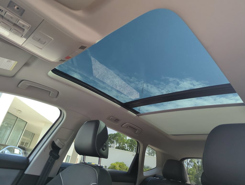 Certified 2023 Volkswagen Taos SE w/ Panoramic Sunroof Package FWD image 28