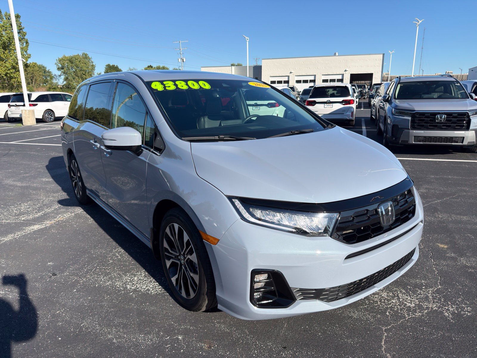 Used 2025 Honda Odyssey Elite image 8