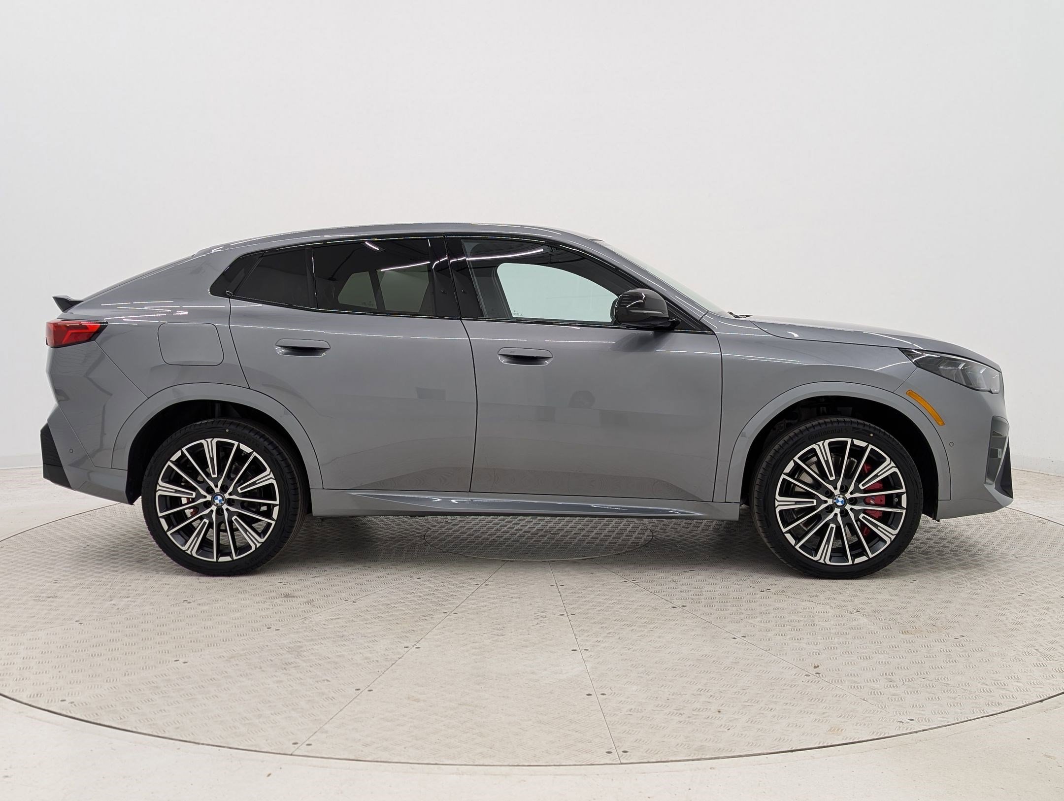 New 2026 BMW X2 xDrive28i w/ M Sport Package AWD/4WD image 8