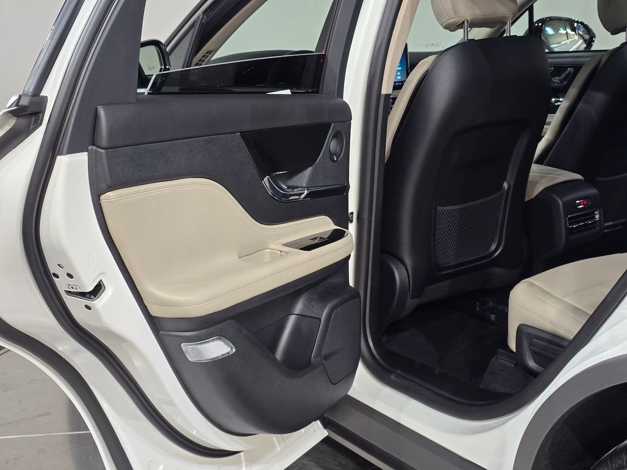 New 2026 Lincoln Corsair Reserve FWD image 34