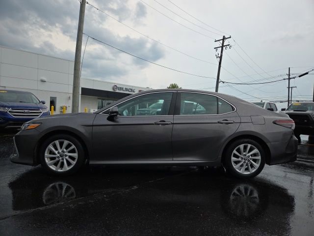 Used 2022 Toyota Camry LE w/ Convenience Package FWD image 4