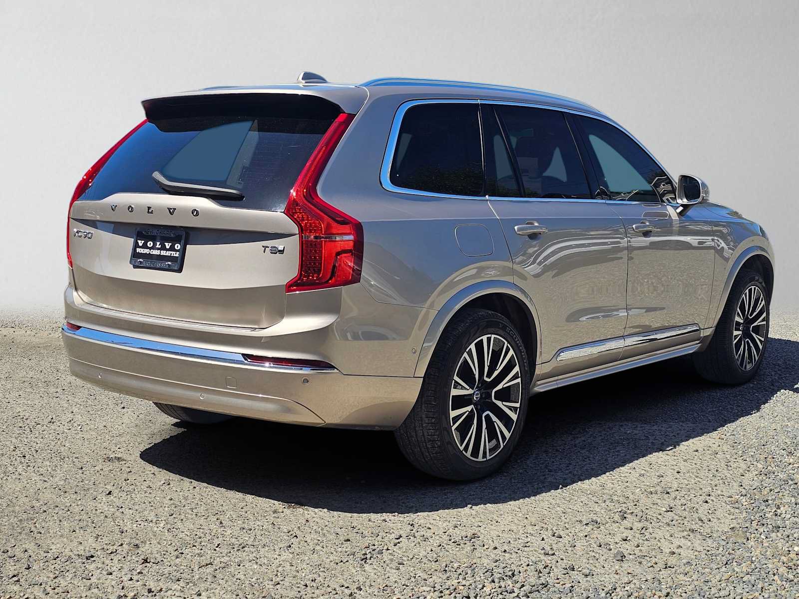 Used 2025 Volvo XC90 T8 Plus w/ Protection Package Premier AWD/4WD image 3