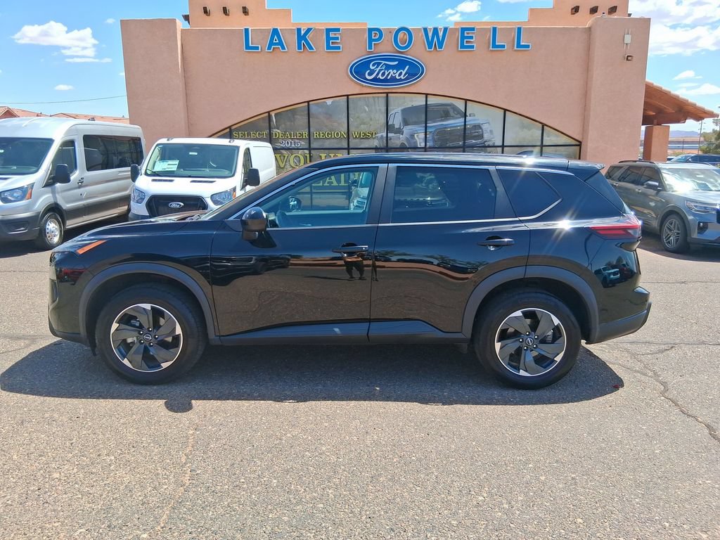 Used 2024 Nissan Rogue SV AWD/4WD image 2