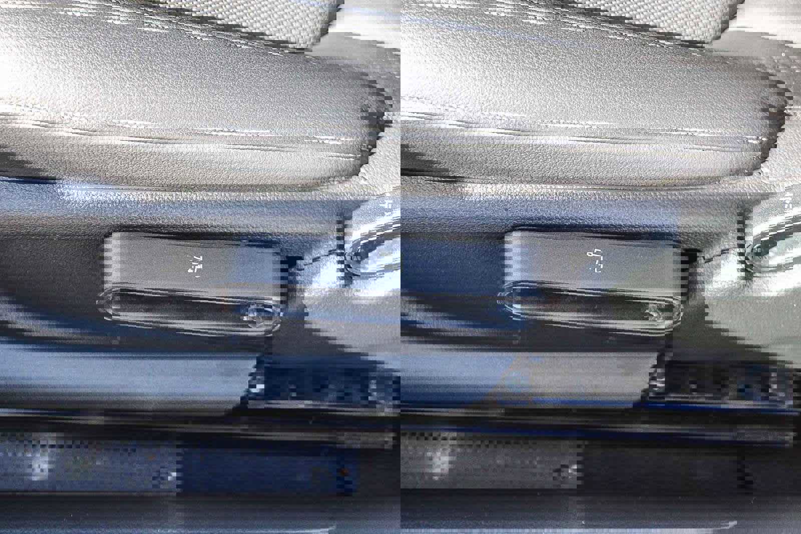 Used 2019 MINI Cooper S w/ Premium Package image 27