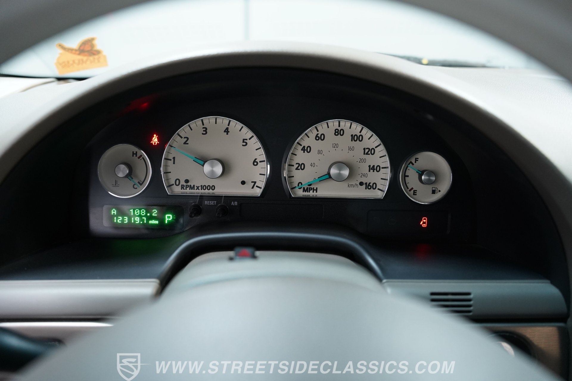 Used 2005 Ford Thunderbird 50th Anniversary RWD image 32