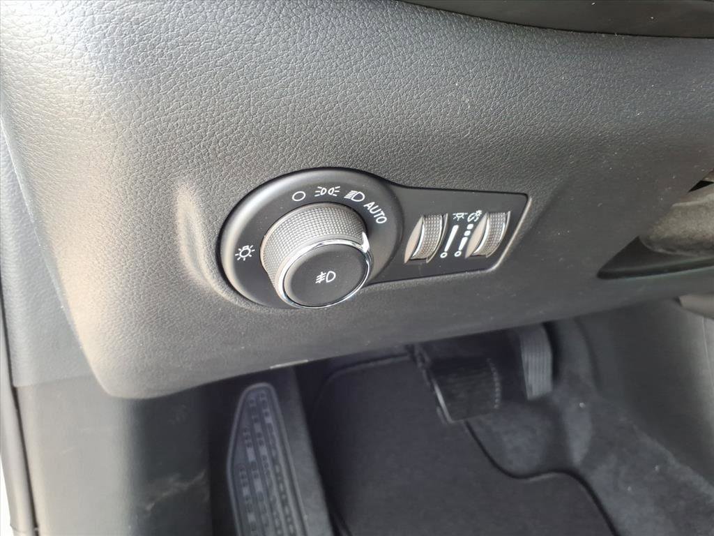 New 2026 Jeep Compass Latitude image 10