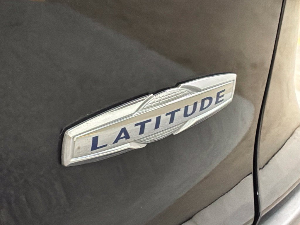 Used 2021 Jeep Cherokee Latitude FWD image 21
