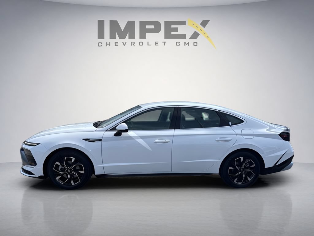Used 2025 Hyundai Sonata SEL FWD image 2