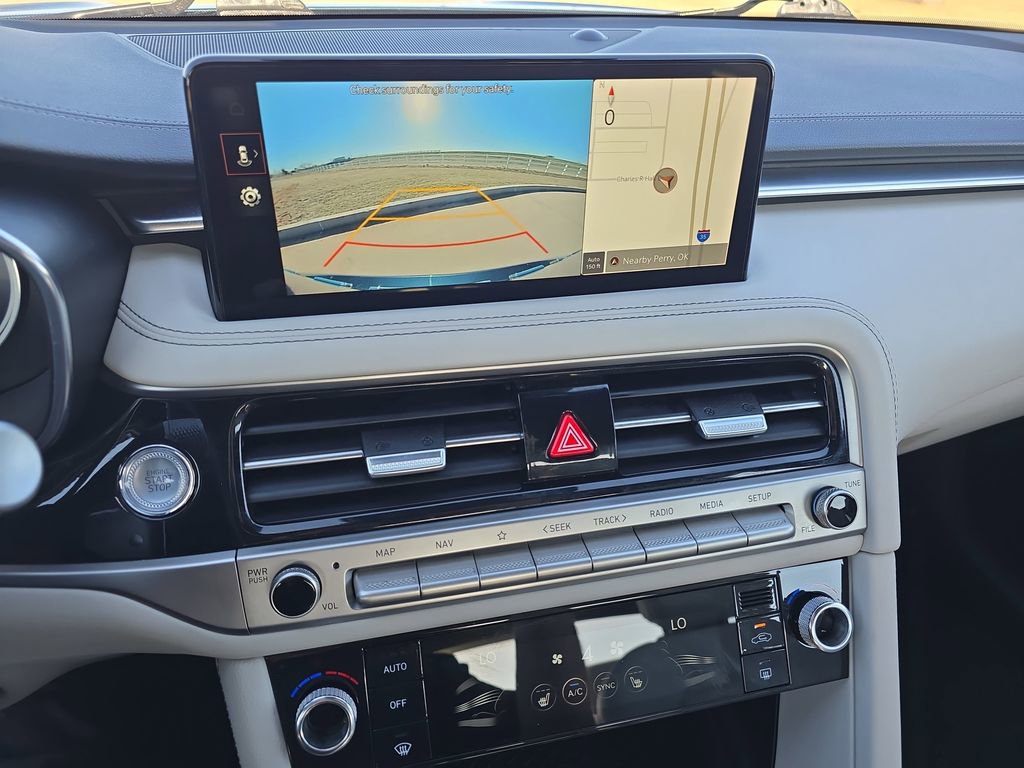 Used 2025 Genesis G70 2.5T image 23