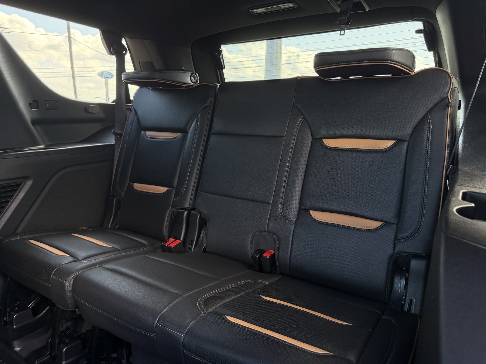 Used 2024 GMC Yukon AT4 w/ Technology Package AWD/4WD image 30