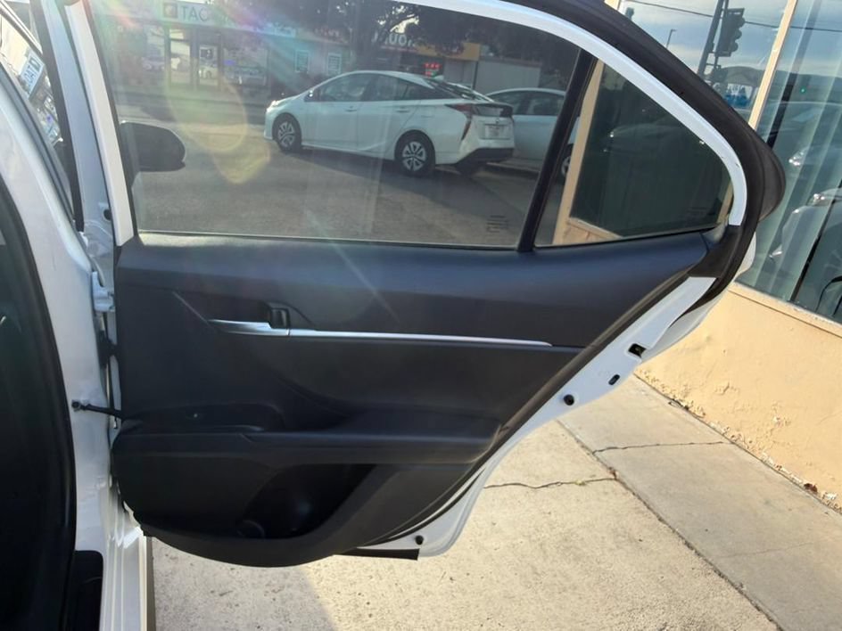 Used 2020 Toyota Camry SE FWD image 27