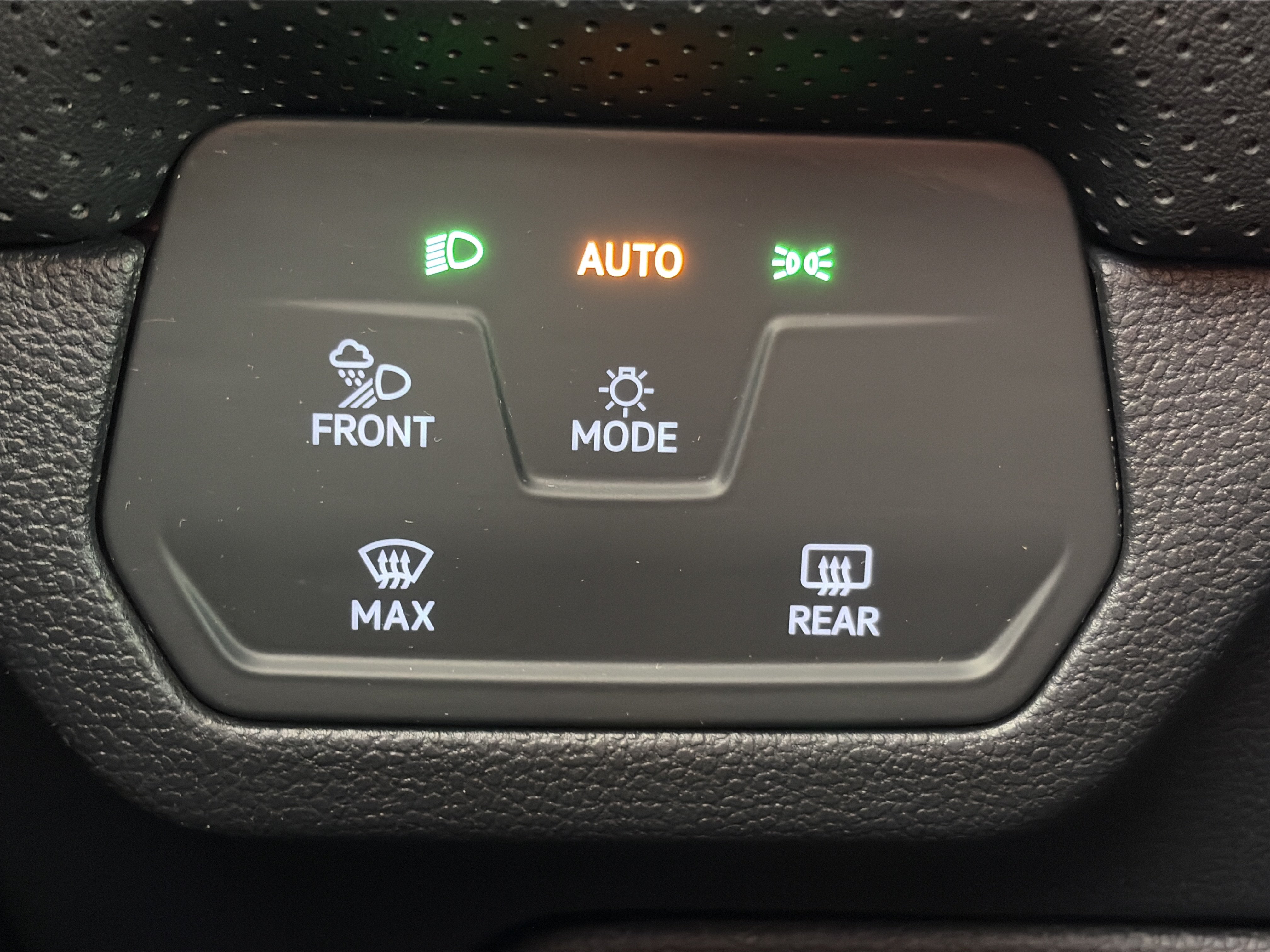 Used 2026 Volkswagen Atlas Cross Sport SE w/ Panoramic Sunroof Package AWD/4WD image 35
