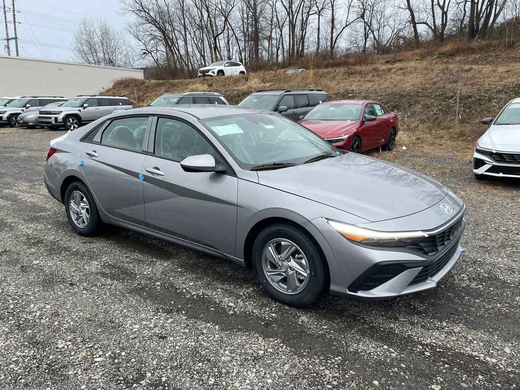 New 2026 Hyundai Elantra SE w/ Cargo Package image 5