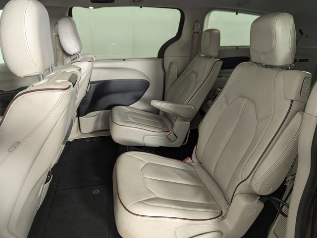 Used 2017 Chrysler Pacifica Limited FWD image 15
