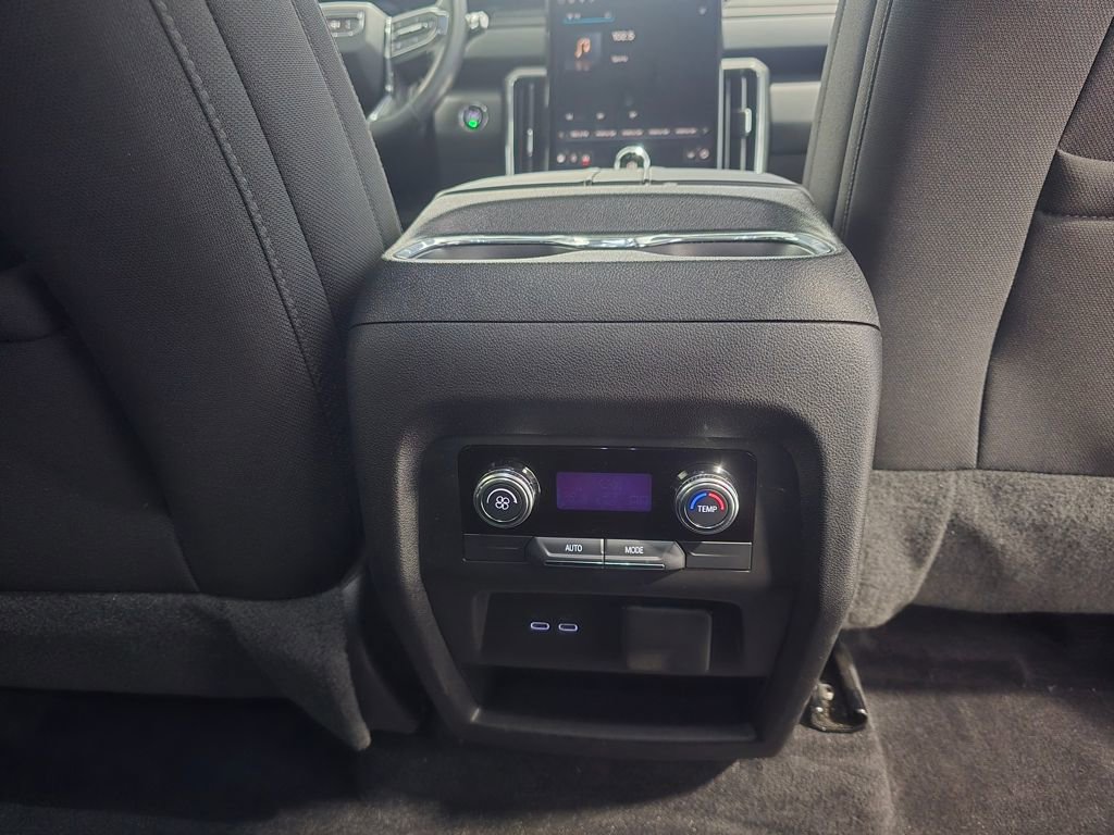 Used 2025 GMC Acadia Elevation image 27