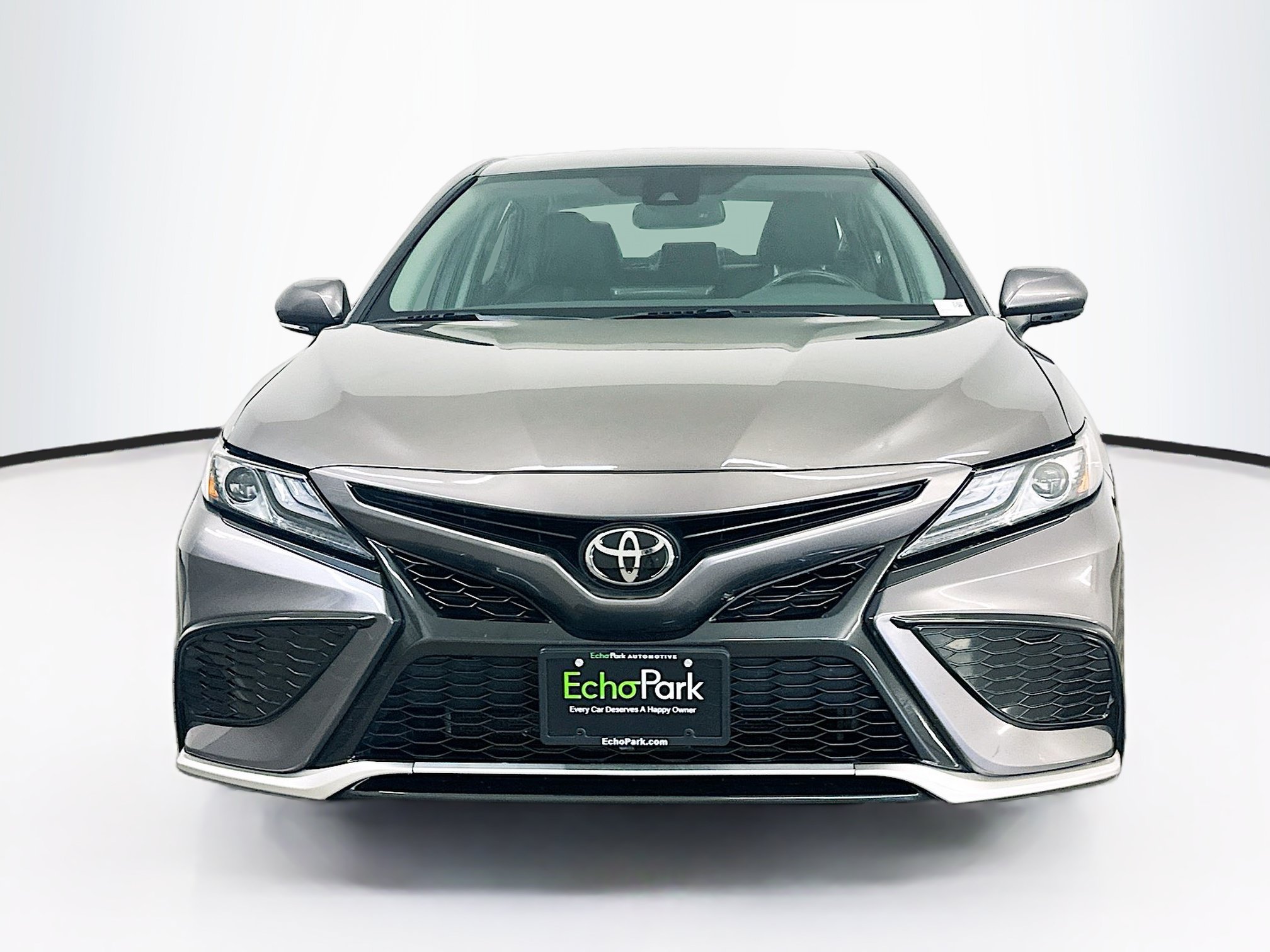 Used 2024 Toyota Camry XSE FWD image 2