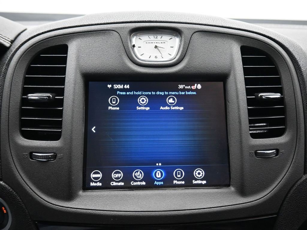 Used 2018 Chrysler 300 Limited image 17