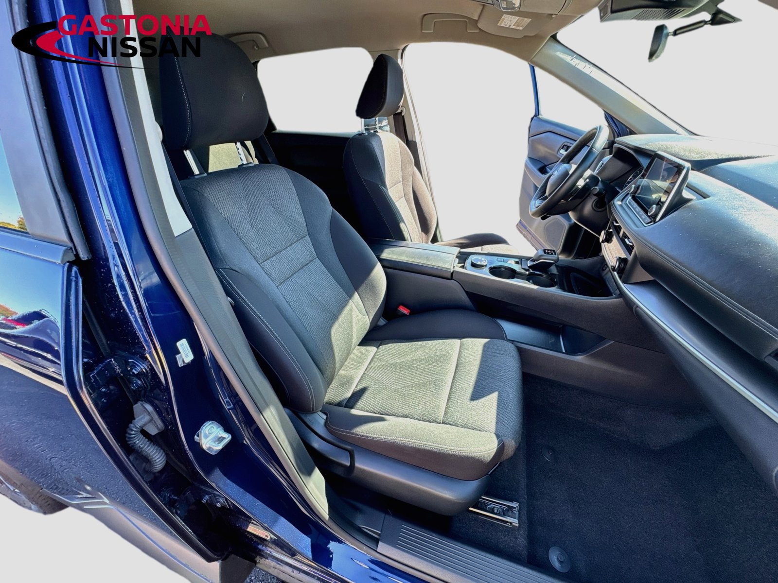 Used 2025 Nissan Rogue SV AWD/4WD image 36