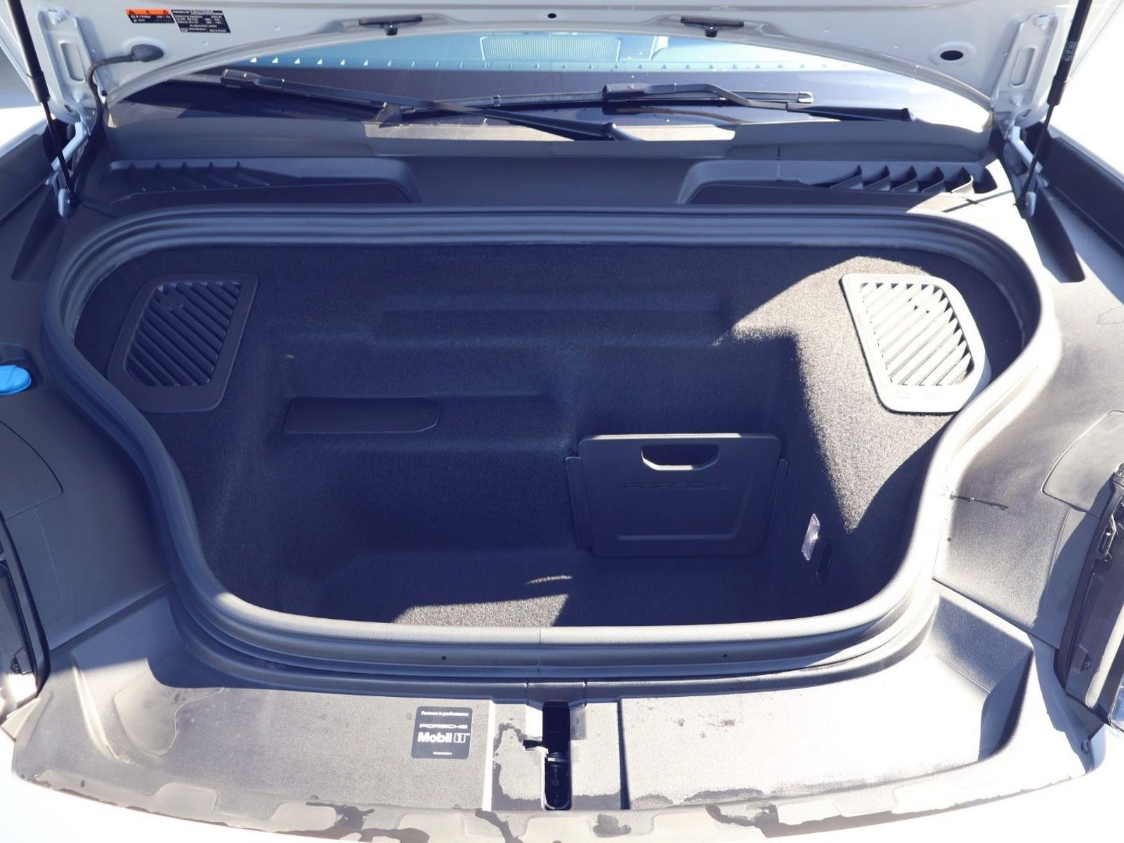 New 2026 Porsche Macan Turbo Electric AWD/4WD image 26